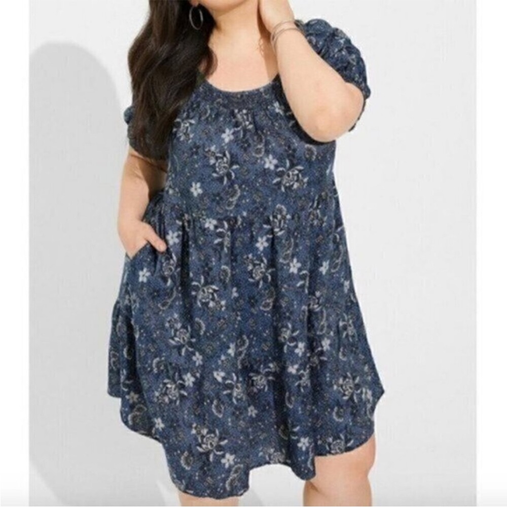 NWT TORRID 1 Chambray Puff Sleeve Smocked Dress Floral Denim